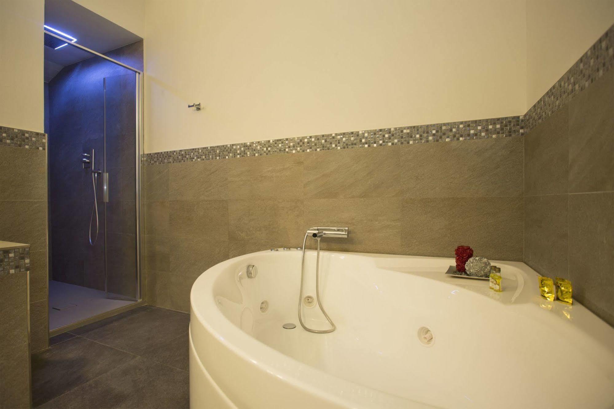 B&B Villa Anna Lucca Bagian luar foto